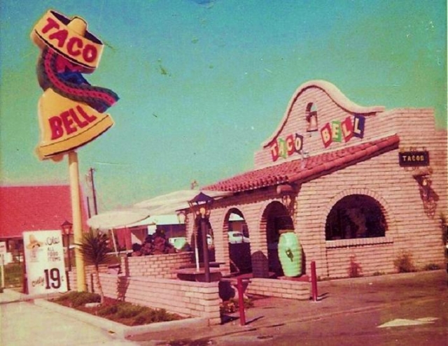 Remember walking across the street from Huntington Beach to a Taco Bell that looked just like this?